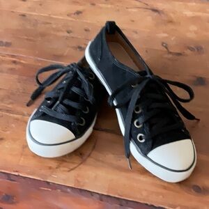 Gee Wawa women’s suede sneakers